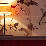 Les Deux Abbesses En | La Grande Maison Alojamento de Acomodação e Pequeno-almoço