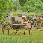 Les Deux Abbesses En | La Grande Maison 4* Mareuil-sur-Belle