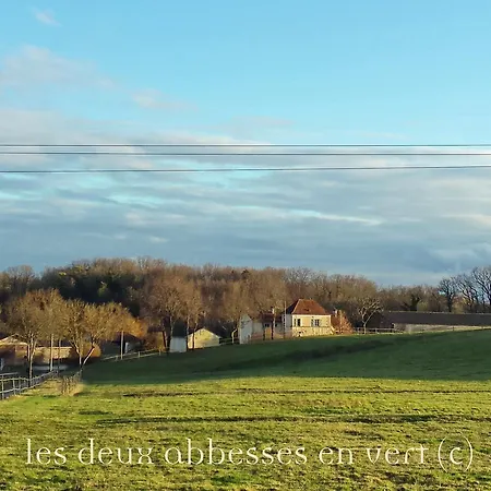 Les Deux Abbesses En Vert | La Grande Maison