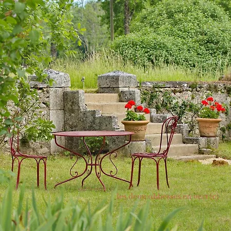 Les Deux Abbesses En | La Grande Maison 4* Mareuil-sur-Belle