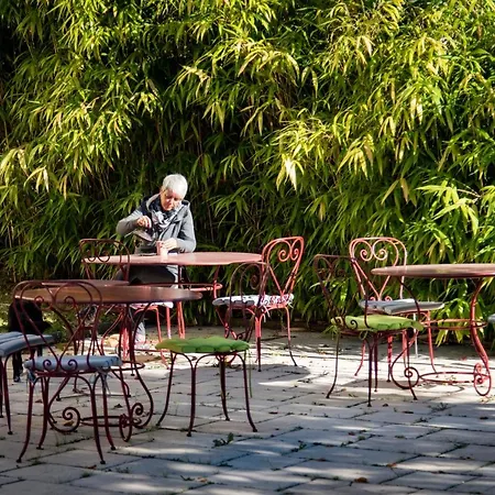 Les Deux Abbesses En | La Grande Maison 4* Mareuil-sur-Belle
