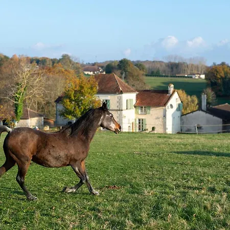 Bed and breakfast Les Deux Abbesses En Vert | La Grande Maison Mareuil-sur-Belle