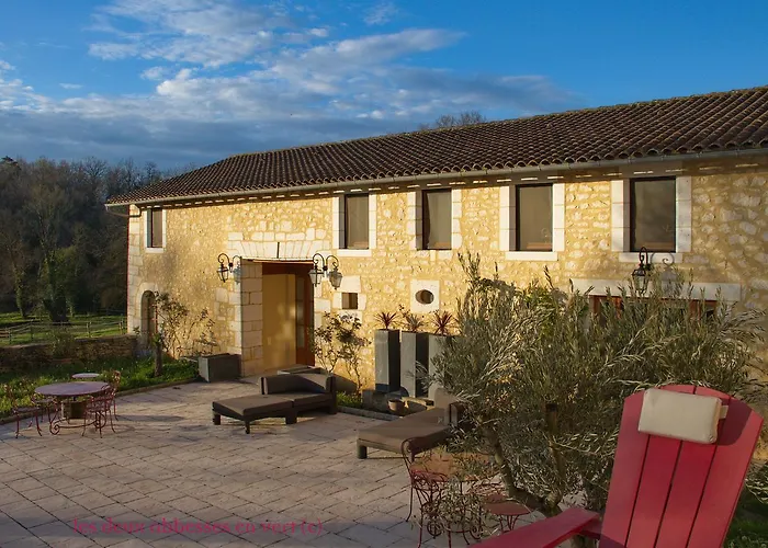 Les Deux Abbesses En Vert | La Grande Maison Couette-café Mareuil-sur-Belle