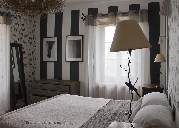 Les Deux Abbesses En Vert | La Grande Maison Mareuil-sur-Belle