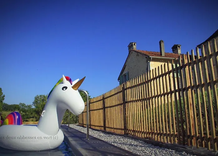 Les Deux Abbesses En Vert | La Grande Maison Couette-café 4*