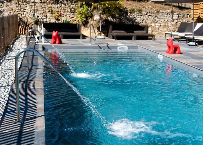 Les Deux Abbesses En Vert | La Grande Maison Couette-café Mareuil-sur-Belle