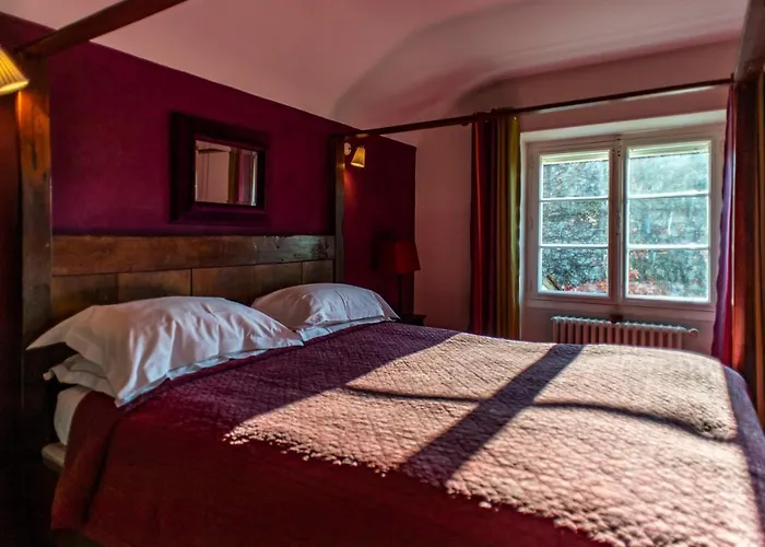 Les Deux Abbesses En Vert | La Grande Maison